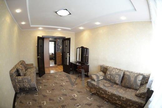 Bedroom bright apartment, Tyumen - apartment by the day