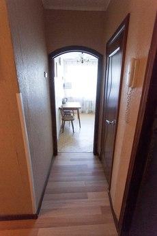 Bedroom cozy apartment, Tyumen - apartment by the day