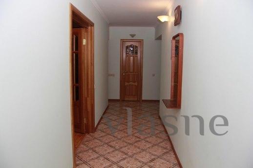 Two-bedroom apartment in the center of t, Tyumen - apartment by the day