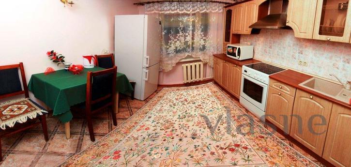 Two-bedroom apartment in the center of t, Tyumen - apartment by the day