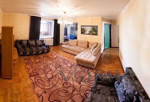 Two-bedroom apartment in the center of t, Tyumen - apartment by the day