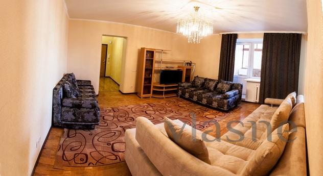 Two-bedroom apartment in the center of t, Tyumen - apartment by the day
