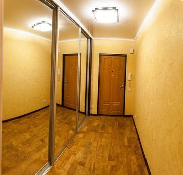 Two-bedroom apartment in the center of t, Tyumen - apartment by the day