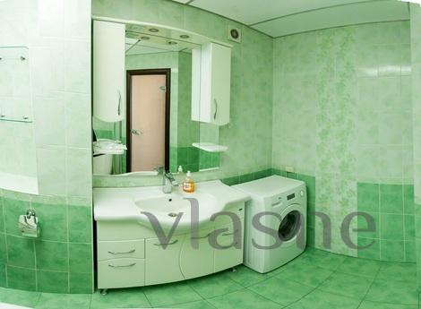Two-bedroom apartment in the center of t, Tyumen - apartment by the day