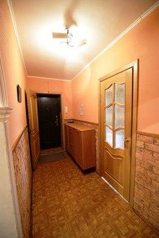 Bedroom bright apartment, Tyumen - apartment by the day