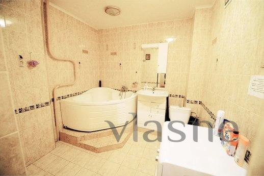 Bedroom bright apartment, Tyumen - apartment by the day