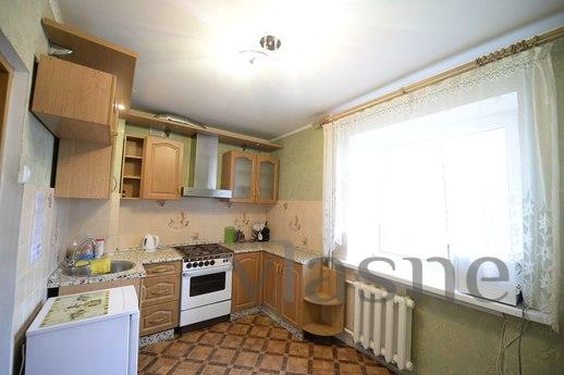 Bedroom bright apartment, Tyumen - apartment by the day