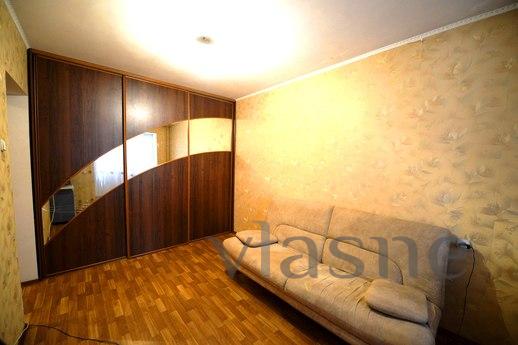 Bedroom bright apartment, Tyumen - apartment by the day