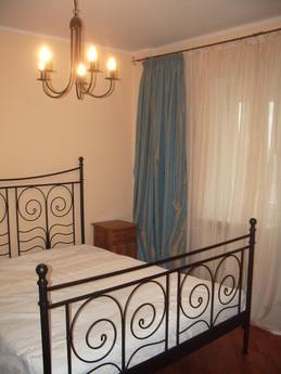 2-bedroom apartment for hours, days near the metro. The apar