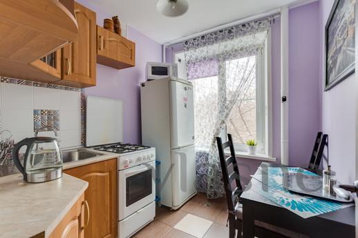 1 bedroom apartment near the metro, Moscow - apartment by the day