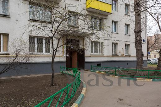 1 bedroom apartment near the metro, Moscow - apartment by the day