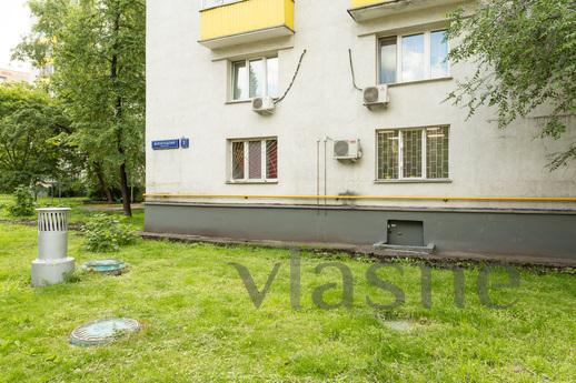 1 bedroom apartment near the metro, Moscow - apartment by the day