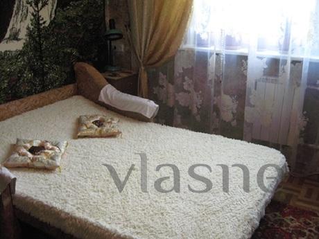 10 min. by bus from the metro. Room 11 meters, a 3-room apar