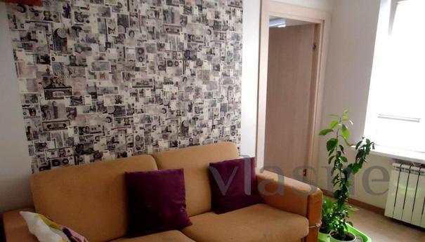 Night, hours, day. Located next to the metro. Spacious room 