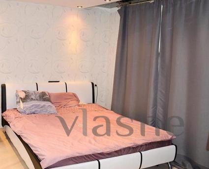 At night, hours, days. Located in 100m. metro.Momnata with a
