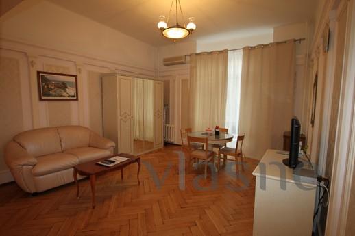 Location: The house is conveniently located in the very cent