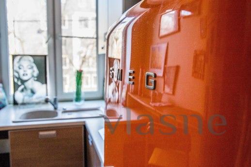Calm comfort on Novoslobodskaya-bedroom, living room and kit