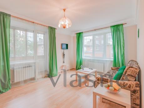 Hello, dear guests =) I will rent a very bright and warm apa