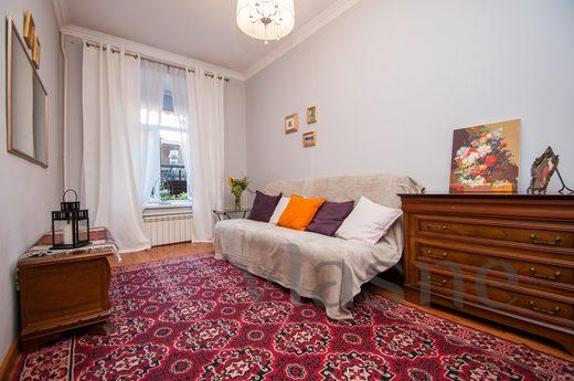 Daily Average Kislovsky Lane, d, Moscow - apartment by the day