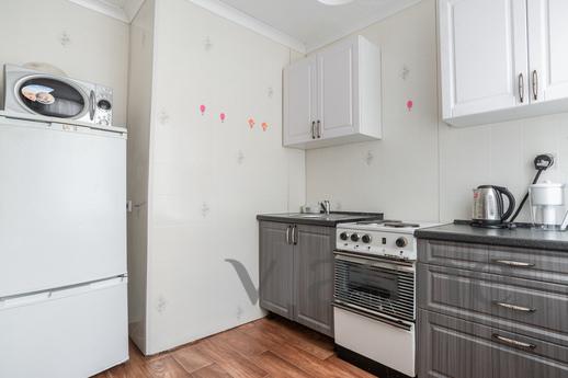 2 square meters, Novosibirsk - apartment by the day