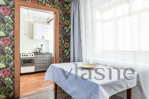 2 square meters, Novosibirsk - apartment by the day