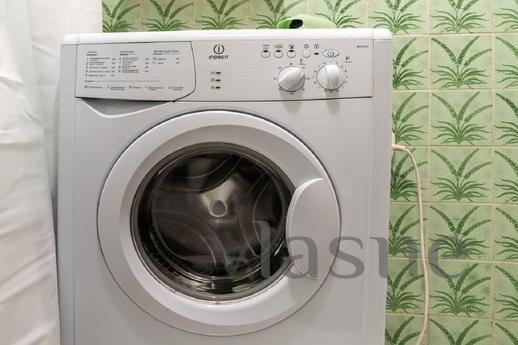 2 square meters near the shopping center, Novosibirsk - apartment by the day