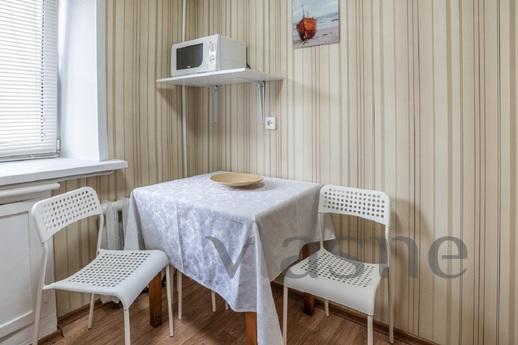 2 square meters near the shopping center, Novosibirsk - apartment by the day