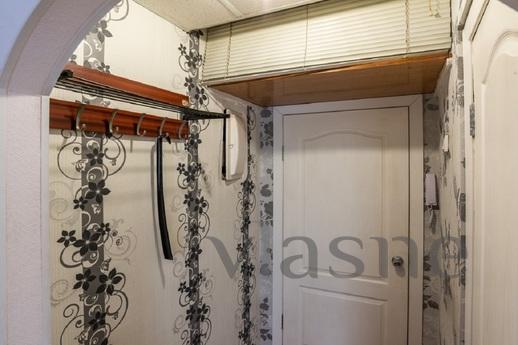2 square meters near the shopping center, Novosibirsk - apartment by the day