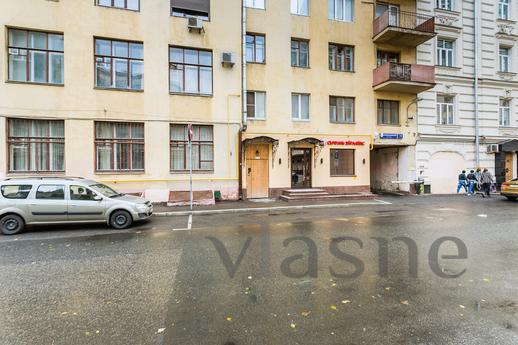 Daily street Staropimenovsky lane, Moscow - apartment by the day