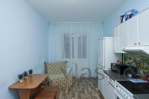 A large 2 bedroom apartment, Surgut - apartment by the day