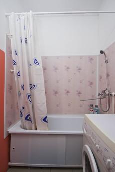 A large 2 bedroom apartment, Surgut - apartment by the day