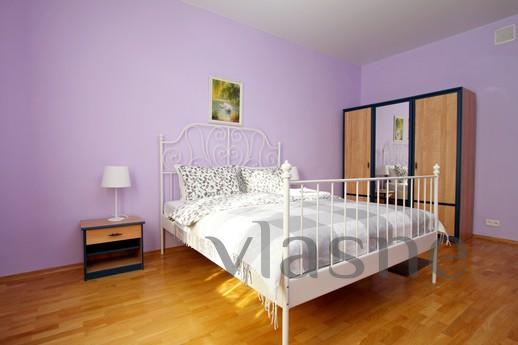 Location: On foot from Tverskaya metro station 5 minutes, fr