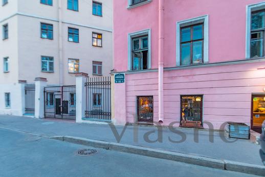 St. Petersburg, Canal Griboed, Saint Petersburg - apartment by the day