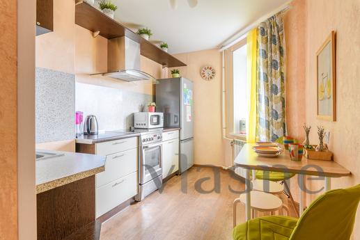 M.PIONERSKAYA, KOLOMYAZHSKY AVENUE, 34,, Saint Petersburg - apartment by the day
