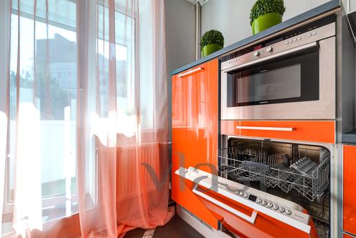 1-room large bright apartment directly opposite the children