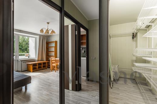 1-kk apartment with excellent renovation, Moscow - apartment by the day