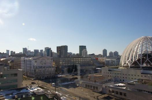 Studio in the city center with a great v, Yekaterinburg - apartment by the day