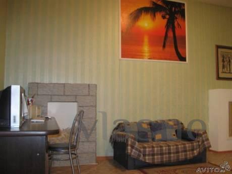 Rent by the day 2-room apartment in the center of St. Peters