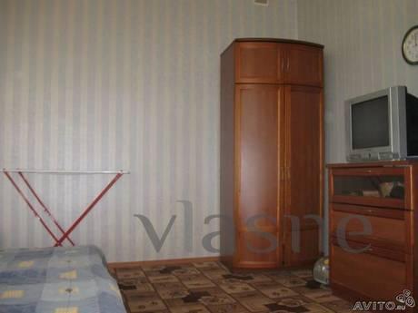 Rent by the day 2-room apartment in the center of St. Peters