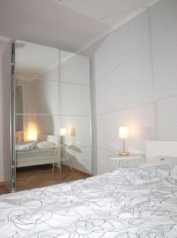 Three-room apartment in the center, one minute from the metr