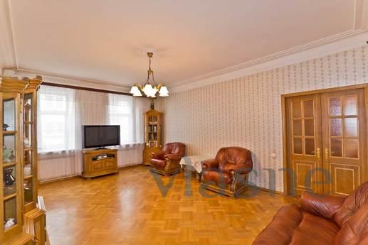 Two-bedroom apartment in the center, Saint Petersburg - apartment by the day