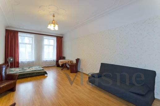 Huge apartment in the heart of St. Peter, Saint Petersburg - apartment by the day