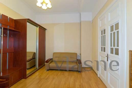 Huge apartment in the heart of St. Peter, Saint Petersburg - apartment by the day
