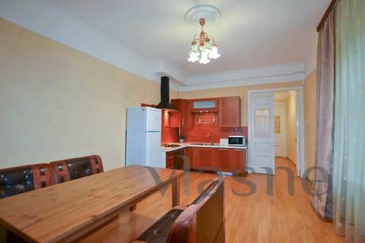 Huge apartment in the heart of St. Peter, Saint Petersburg - apartment by the day