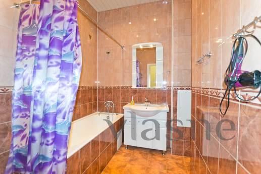 Huge apartment in the heart of St. Peter, Saint Petersburg - apartment by the day