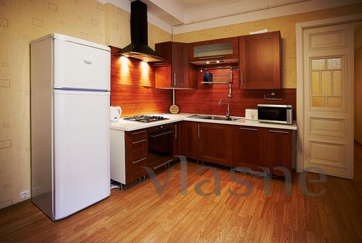 Huge apartment in the heart of St. Peter, Saint Petersburg - apartment by the day