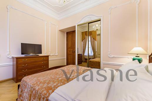 Cozy apartment in the very center, Saint Petersburg - apartment by the day