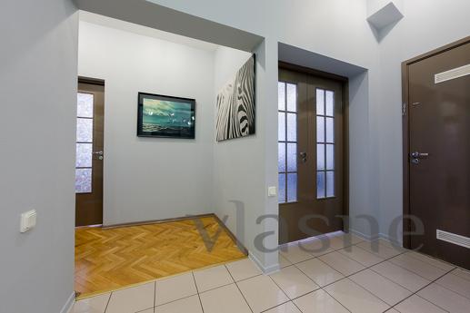 hth24 apartmeпts, parking, Nevsky pr., Saint Petersburg - apartment by the day