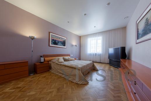 hth24 apartmeпts, parking, Nevsky pr., Saint Petersburg - apartment by the day