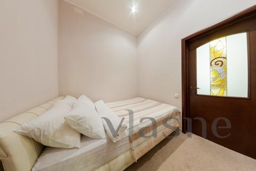 VIP apartments on Italian 33, Saint Petersburg - apartment by the day